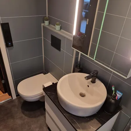 Spacious And With A Private Garden, Free Parking And Ev Recharging