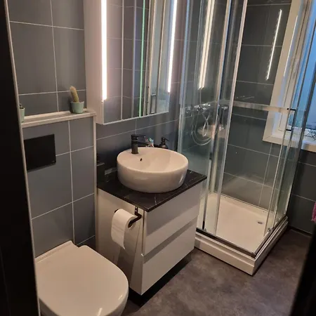 Spacious And With A Private Garden, Free Parking And Free Ev Recharging סטוונגר