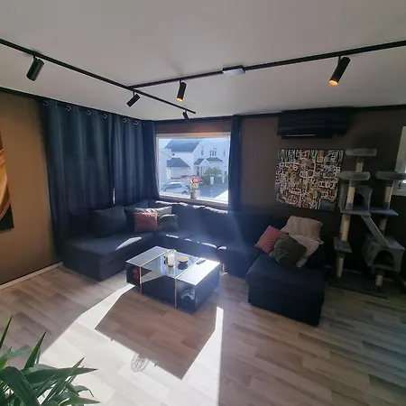 Spacious And With A Private Garden, Free Parking And Ev Recharging דירה סטוונגר