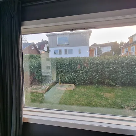 Διαμέρισμα Spacious And With A Private Garden, Free Parking And Free Ev Recharging *