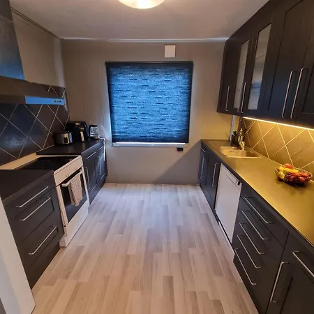 Spacious And With A Private Garden, Free Parking And Ev Recharging Appartement Stavanger