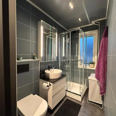 דירה Spacious And With A Private Garden, Free Parking And Ev Recharging *