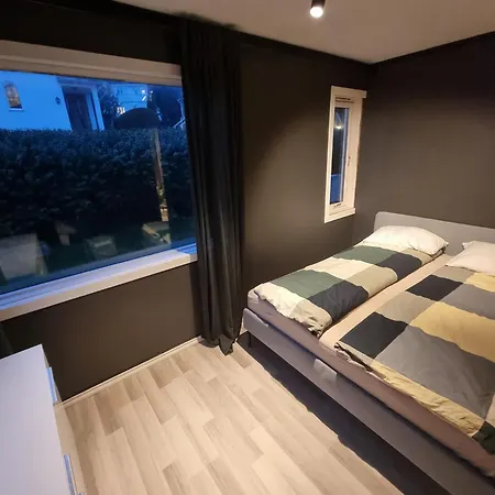 דירה Spacious And With A Private Garden, Free Parking And Ev Recharging סטוונגר