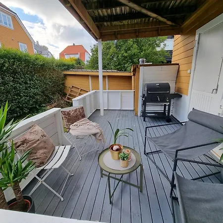 Διαμέρισμα Spacious And With A Private Garden, Free Parking And Free Ev Recharging Στάβανγκερ