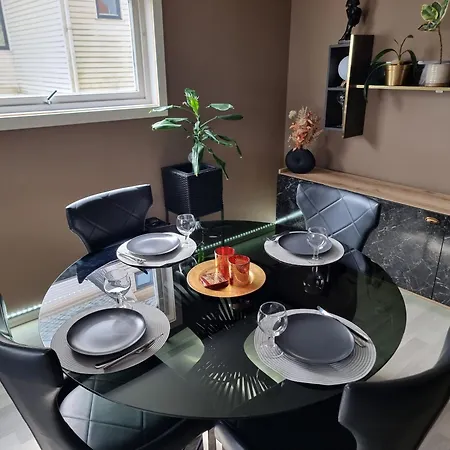 Spacious And With A Private Garden, Free Parking And Free Ev Recharging Στάβανγκερ