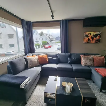 Διαμέρισμα Spacious And With A Private Garden, Free Parking And Free Ev Recharging Στάβανγκερ