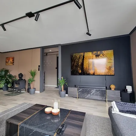 Lägenhet Spacious And With A Private Garden, Free Parking And Free Ev Recharging Stavanger