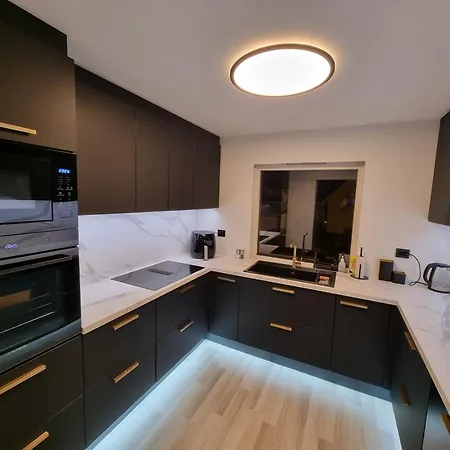 Spacious And With A Private Garden, Free Parking And Free Ev Recharging *