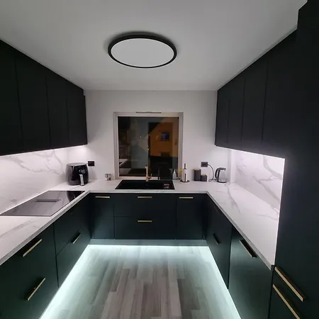 דירה Spacious And With A Private Garden, Free Parking And Free Ev Recharging