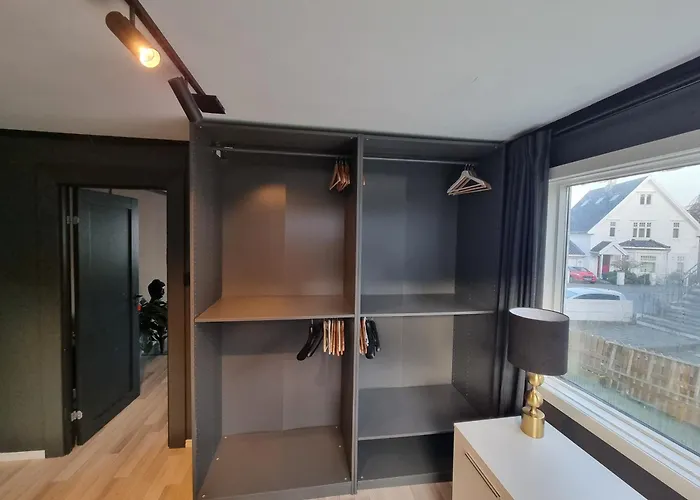 Spacious And With A Private Garden, Free Parking And Free Ev Recharging Lejlighed *