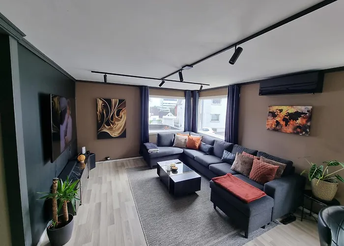 Lägenhet Spacious And With A Private Garden, Free Parking And Free Ev Recharging