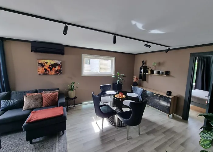 Spacious And With A Private Garden, Free Parking And Free Ev Recharging Lägenhet *