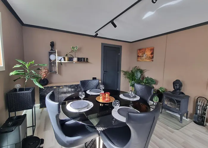 Lägenhet Spacious And With A Private Garden, Free Parking And Free Ev Recharging Stavanger