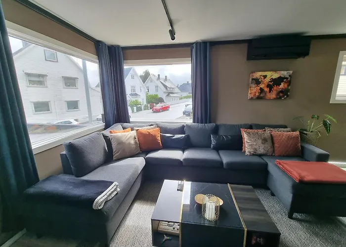 Lägenhet Spacious And With A Private Garden, Free Parking And Free Ev Recharging Stavanger