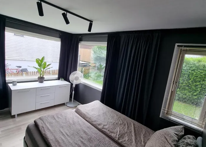 Spacious And With A Private Garden, Free Parking And Free Ev Recharging Apartment