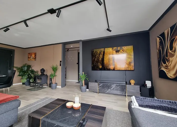 Lägenhet Spacious And With A Private Garden, Free Parking And Free Ev Recharging Stavanger