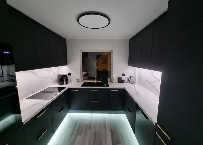 Lejlighed Spacious And With A Private Garden, Free Parking And Free Ev Recharging