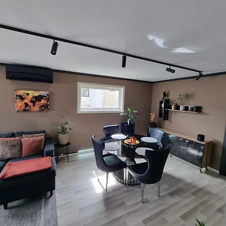 Spacious And With A Private Garden, Free Parking And Free Ev Recharging شقة *