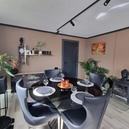 شقة Spacious And With A Private Garden, Free Parking And Free Ev Recharging ستافانجر